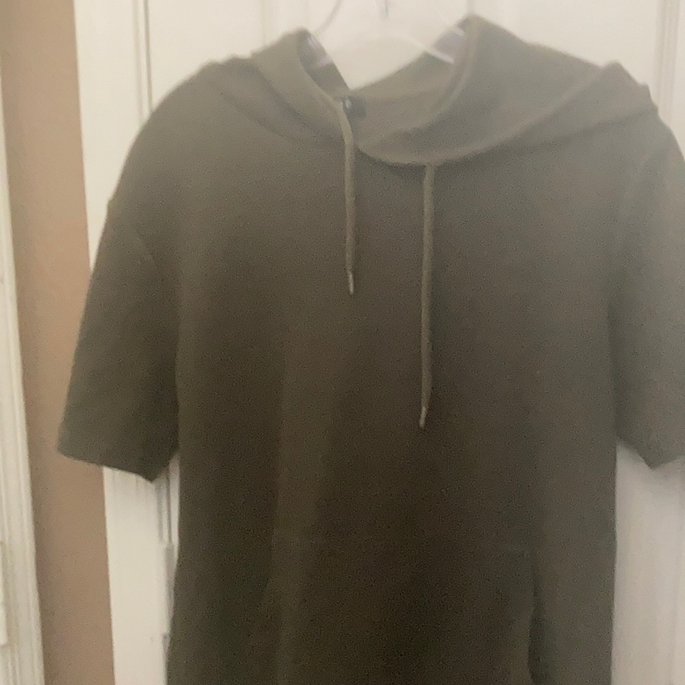 FINAL MARKDOWN Men’s forever 21 short sleeved hoodie small